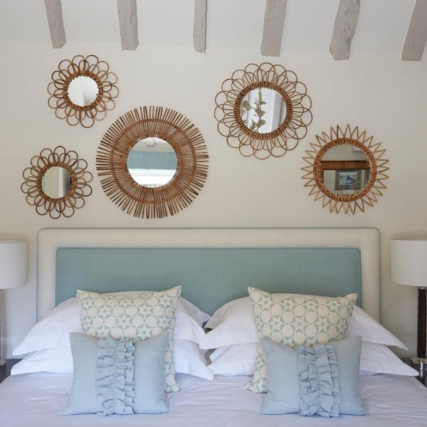 Голубая спальня: идеи оформления, подходящие стили и 110 фото