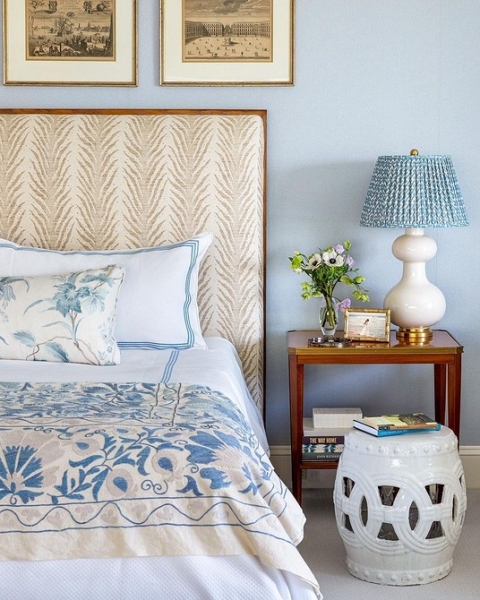 Голубая спальня: идеи оформления, подходящие стили и 110 фото