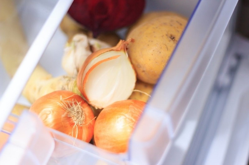 Хранение лука зимой в квартире и доме: 14 способов, с которыми ни одна луковица не пропадет (и 47 наглядных фото)