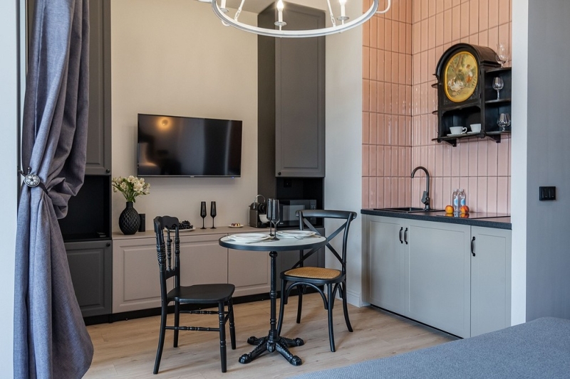 История и современность: квартира 27 кв. м в Санкт-Петербурге, где уместили все