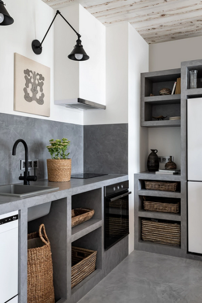 Как дизайнеры организуют хранение у себя на кухне? 6 примеров