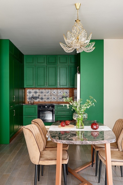 
                                Как из двушки 67 кв. м сделали трешку с дополнительной спальней и оформили яркий интерьер: квартира с обложки                            