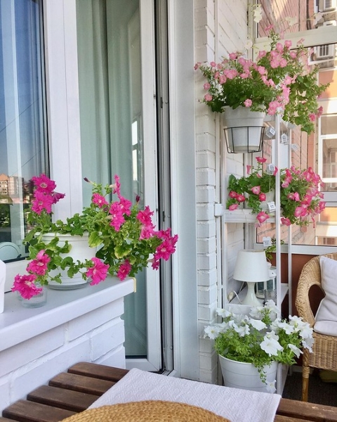 Маленький балкон: идеи оформления и самые красивые примеры (97 фото)