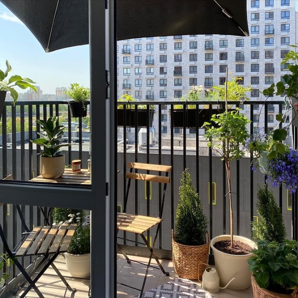 Маленький балкон: идеи оформления и самые красивые примеры (97 фото)