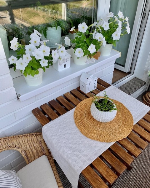 Маленький балкон: идеи оформления и самые красивые примеры (97 фото)