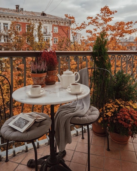 Маленький балкон: идеи оформления и самые красивые примеры (97 фото)