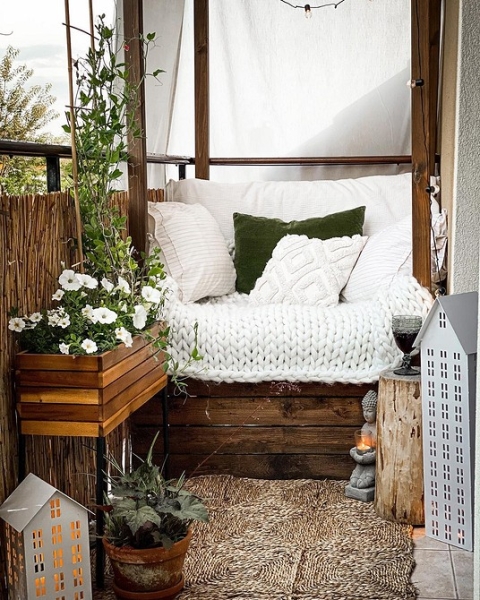 Маленький балкон: идеи оформления и самые красивые примеры (97 фото)