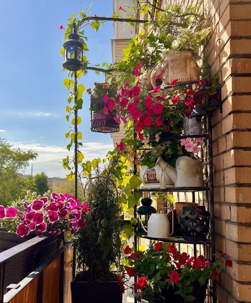 Маленький балкон: идеи оформления и самые красивые примеры (97 фото)