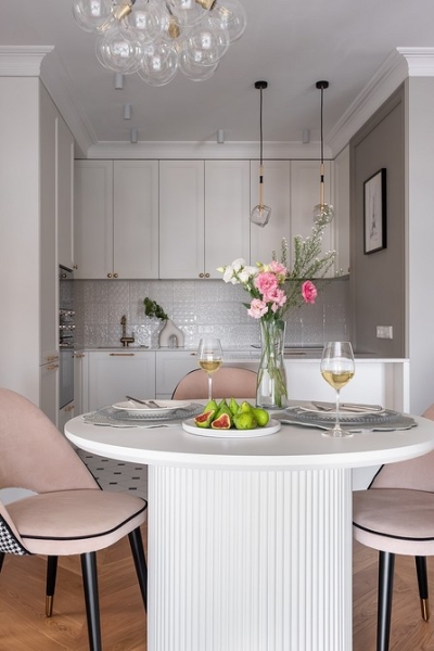 Париж по-русски: квартира 60 кв. м с потрясающим интерьером и комфортной планировкой