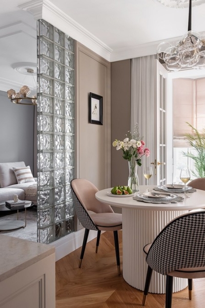 Париж по-русски: квартира 60 кв. м с потрясающим интерьером и комфортной планировкой