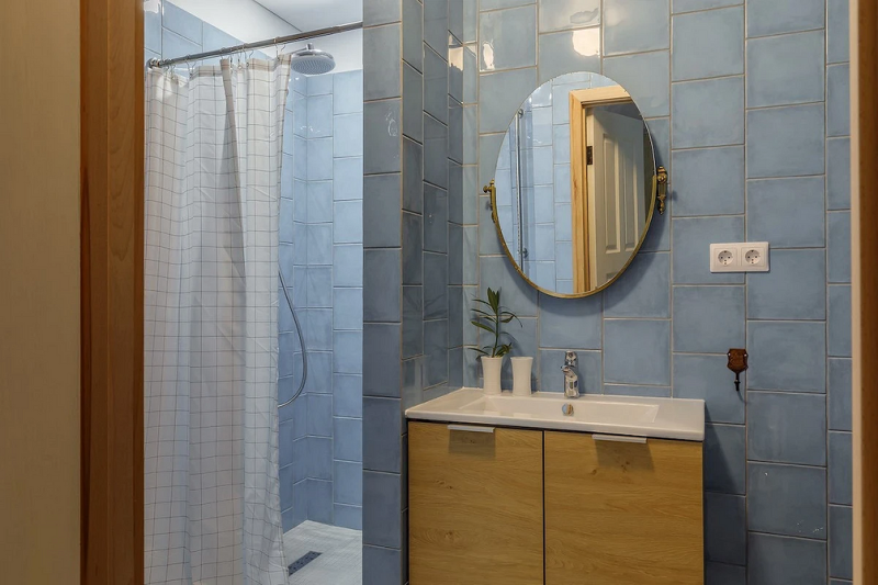 Плитка в маленькую ванную: советы по выбору, варианты дизайна и 107 фото