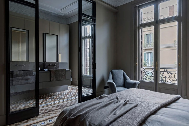 Современная квартира в доме по проекту Антонио Гауди