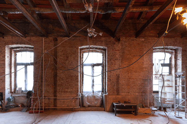 Светлая квартира 65 м² с камином и антресолью в Москве