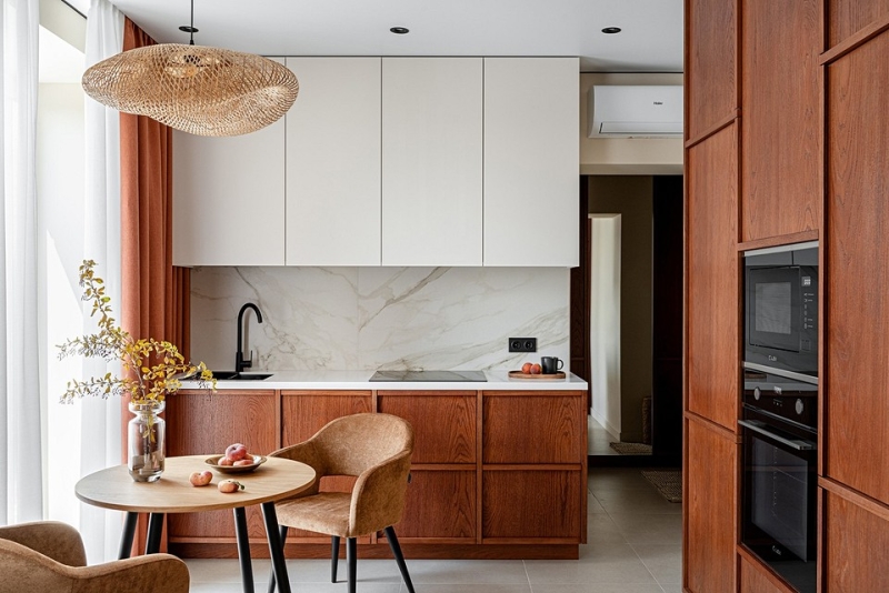 Такой студии вы еще не видели! Ванная с окном, много дерева и света! Уместили все 25 кв. м