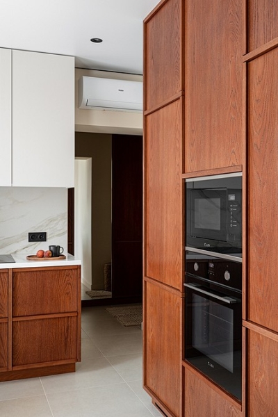 Такой студии вы еще не видели! Ванная с окном, много дерева и света! Уместили все 25 кв. м