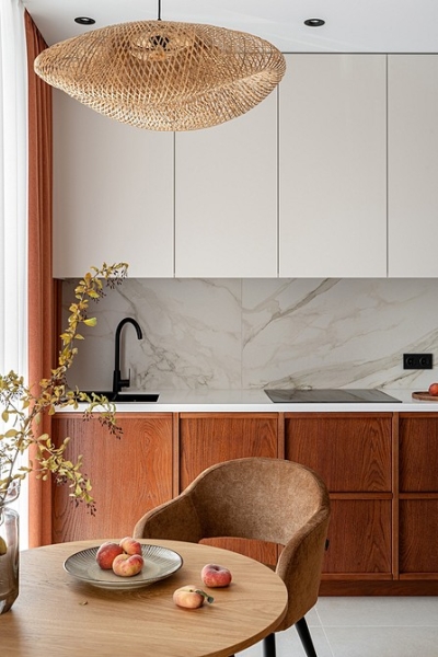 Такой студии вы еще не видели! Ванная с окном, много дерева и света! Уместили все 25 кв. м