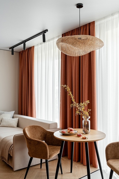 Такой студии вы еще не видели! Ванная с окном, много дерева и света! Уместили все 25 кв. м