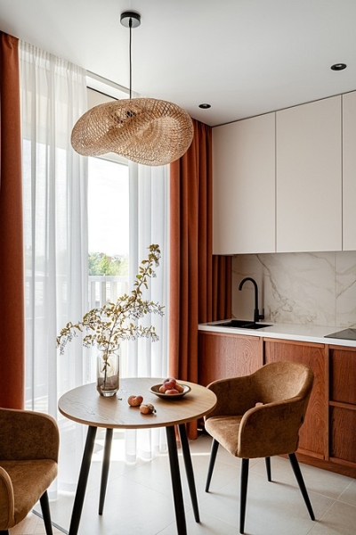 Такой студии вы еще не видели! Ванная с окном, много дерева и света! Уместили все 25 кв. м