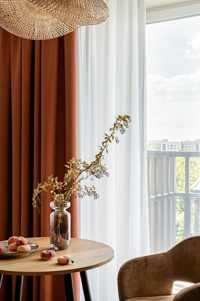 Такой студии вы еще не видели! Ванная с окном, много дерева и света! Уместили все 25 кв. м