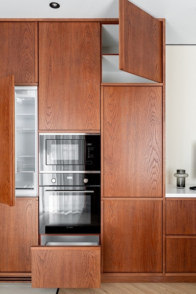 Такой студии вы еще не видели! Ванная с окном, много дерева и света! Уместили все 25 кв. м