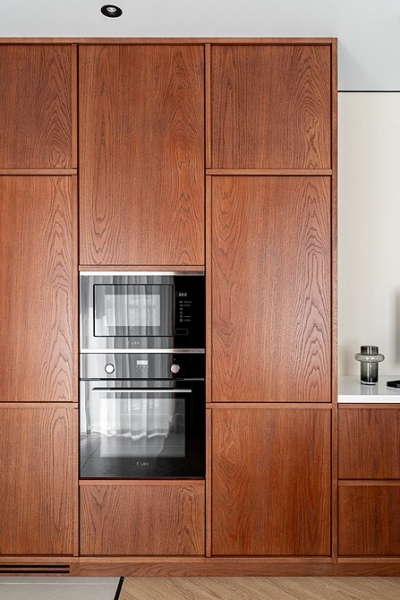 Такой студии вы еще не видели! Ванная с окном, много дерева и света! Уместили все 25 кв. м