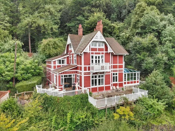 В Уэльсе продается дом из сериала Sex Education