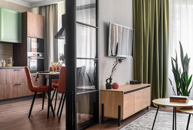 Зеленые шторы в интерьере: советы по выбору и идеи для разных комнат (67 фото)