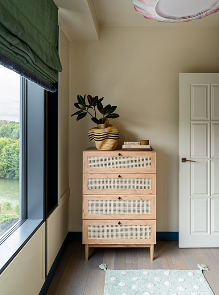 Зеленые шторы в интерьере: советы по выбору и идеи для разных комнат (67 фото)