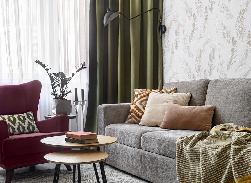 Зеленые шторы в интерьере: советы по выбору и идеи для разных комнат (67 фото)