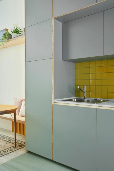 Маленькая квартира 40 м² с мобильной стеной в Риме