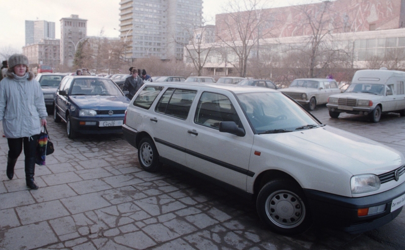 Назад в 1990-е: какие квартиры можно купить по цене машины